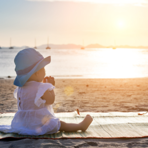 Comment gérer les coups de soleils naturellement cet été ? Bébé en bord de mer.